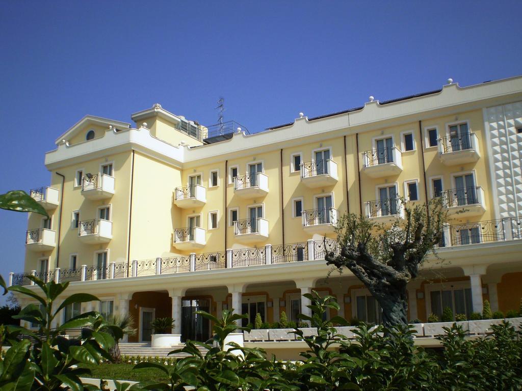 Hotel Concorde Sant'Egidio alla Vibrata Exterior foto