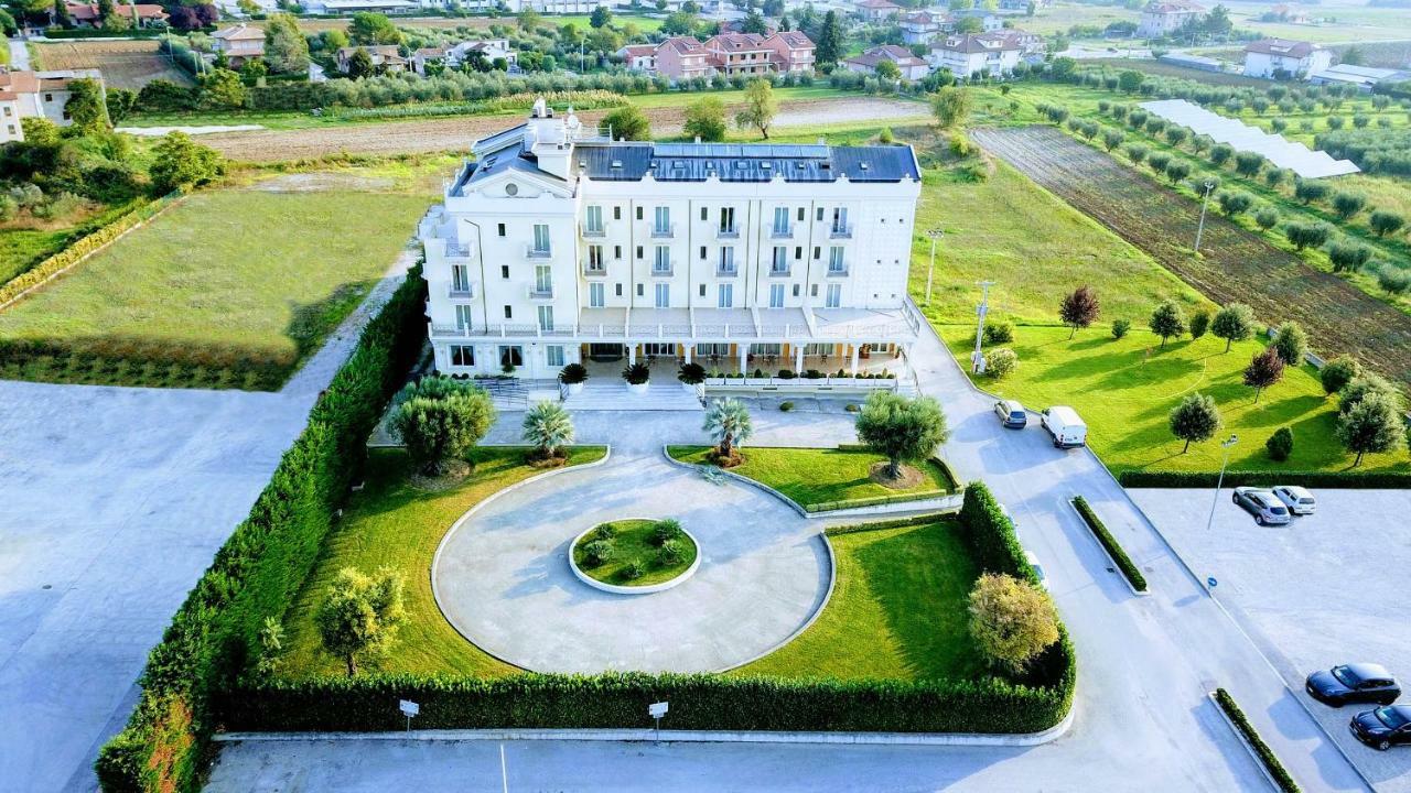 Hotel Concorde Sant'Egidio alla Vibrata Exterior foto